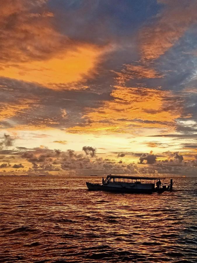 Fins Dive And Leisure Hotel Rasdhoo Экстерьер фото
