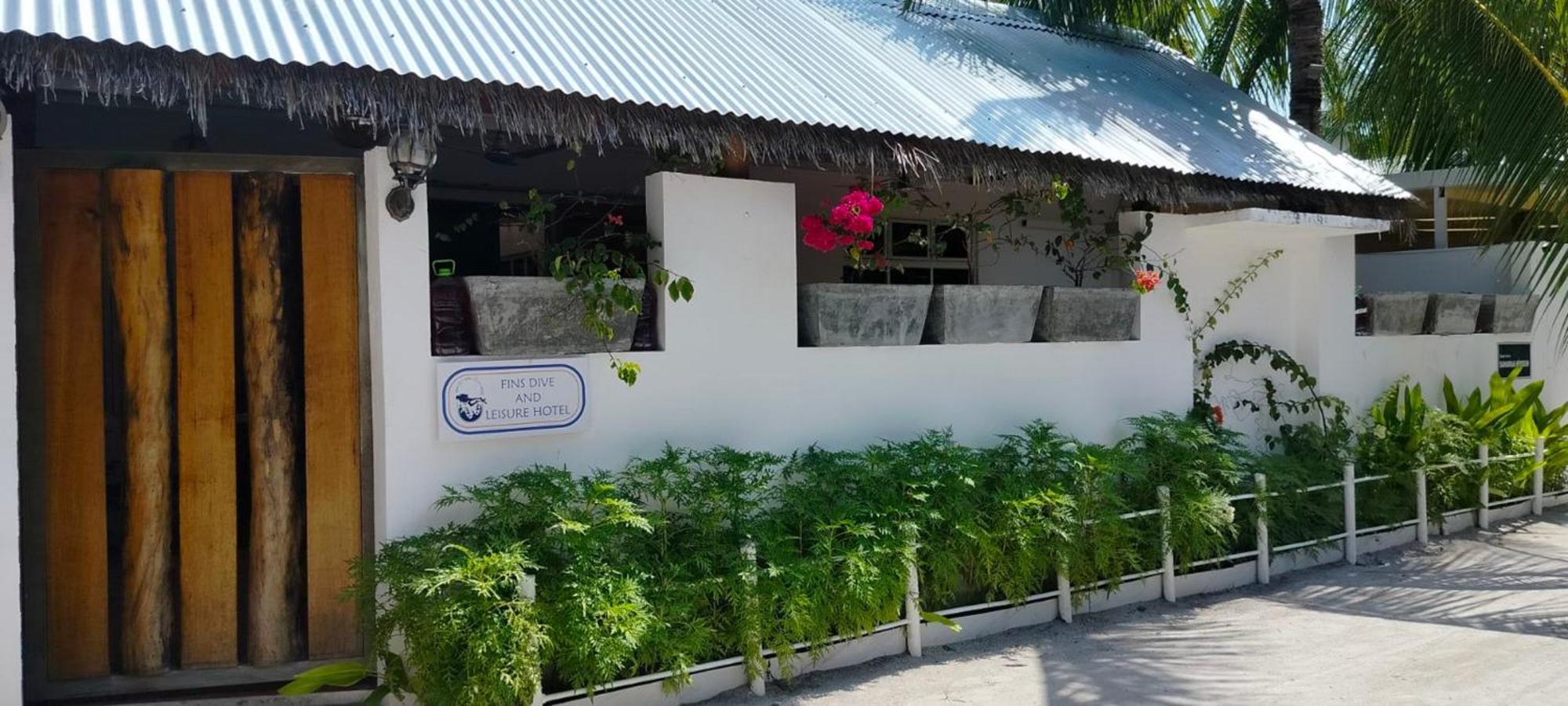 Fins Dive And Leisure Hotel Rasdhoo Экстерьер фото